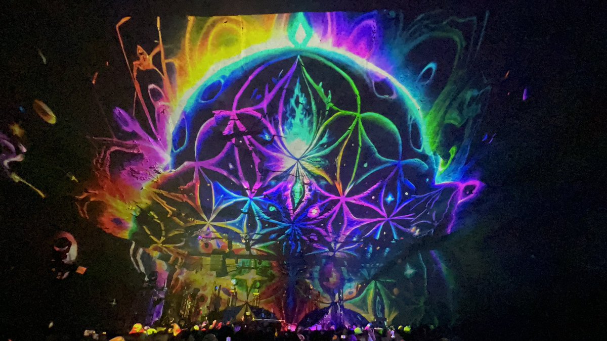 SamGreathouse's tweet photo. Absolutely ✨incredible ✨ 

@lsdream 
#ravecave https://t.co/9AQlcQqePI