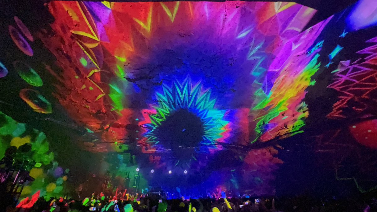 SamGreathouse's tweet photo. Absolutely ✨incredible ✨ 

@lsdream 
#ravecave https://t.co/9AQlcQqePI