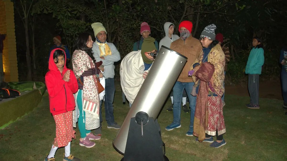 mayureshgp's tweet photo. #Leonid #MeteorShower and #KhagolVishwa 24th #anniversary
17-18 November 2023 at #Anjanwel #SkyWatching #Astronomy #CitizenScience #ScienceVolunteer https://t.co/6dEW0552b4
