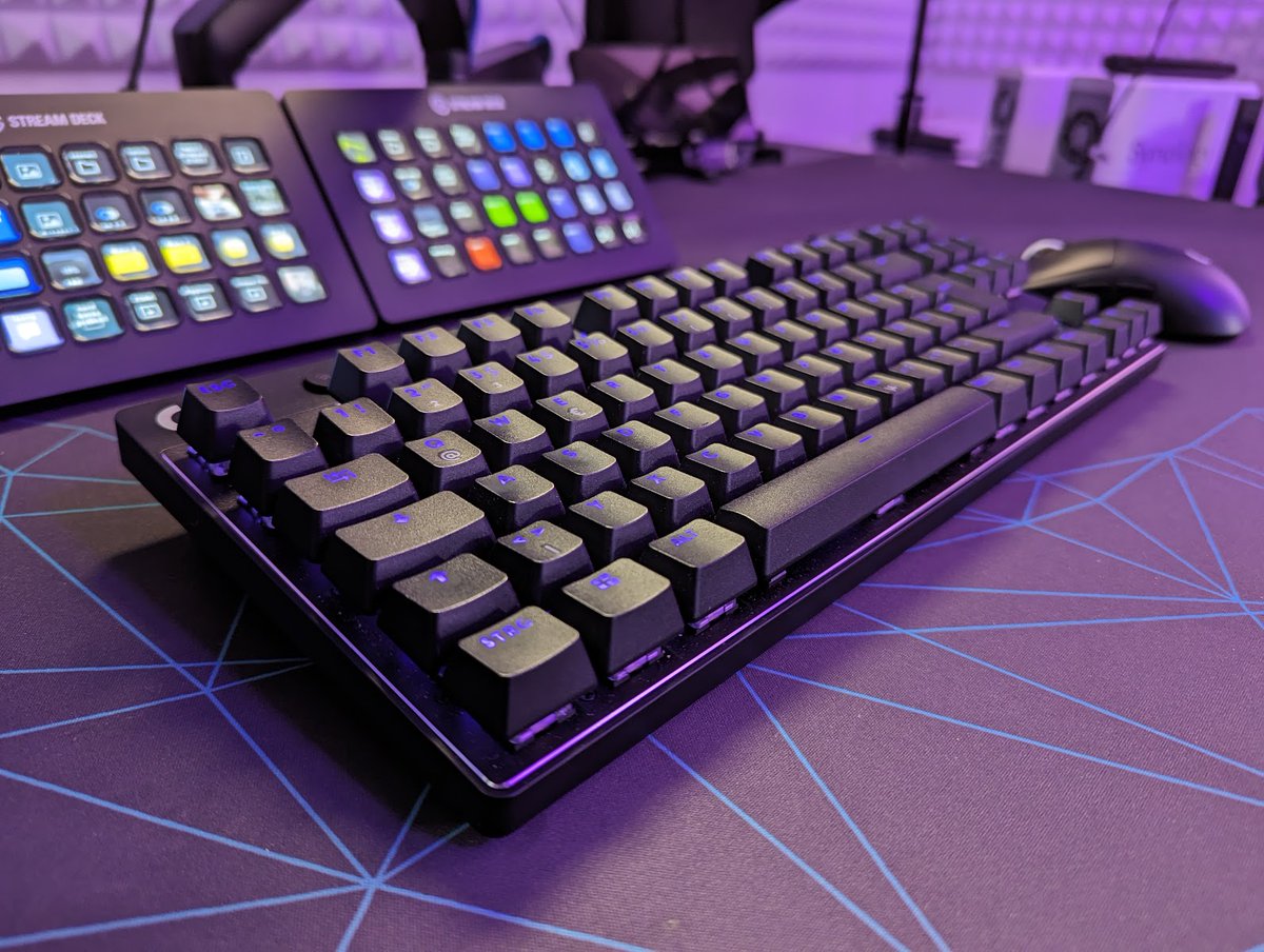 JimPanseGamer's tweet photo. Wir ziehen Weihnachten etwas vor 🎄
Ich verlose heute im Stream meine Logitech Pro X TKL + Logitech G PRO X Superlight 2 #werbung 

Beides ab Nachmittag. 
Vielen Dank an @LogitechGDE für die Bereitstellung der beiden Preise 👍

Jetzt live https://t.co/am7h24lPtr https://t.co/9S9j1sQrJL