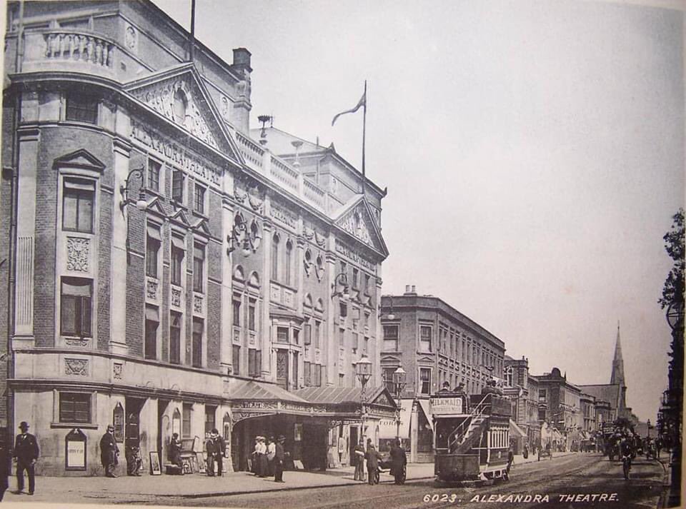 HistoryOfStokey's tweet photo. The Alexandra Theatre at 65-7 Stoke Newington Rd. Designed by renowned theatre and music halls architect Frank Matcham who also designed the Hackney Empire. Built in 1897, closed in 1950, derelict till the early 60s when it was pulled down. Alexandra Court was built on the site. https://t.co/Yqq1CsIZP2