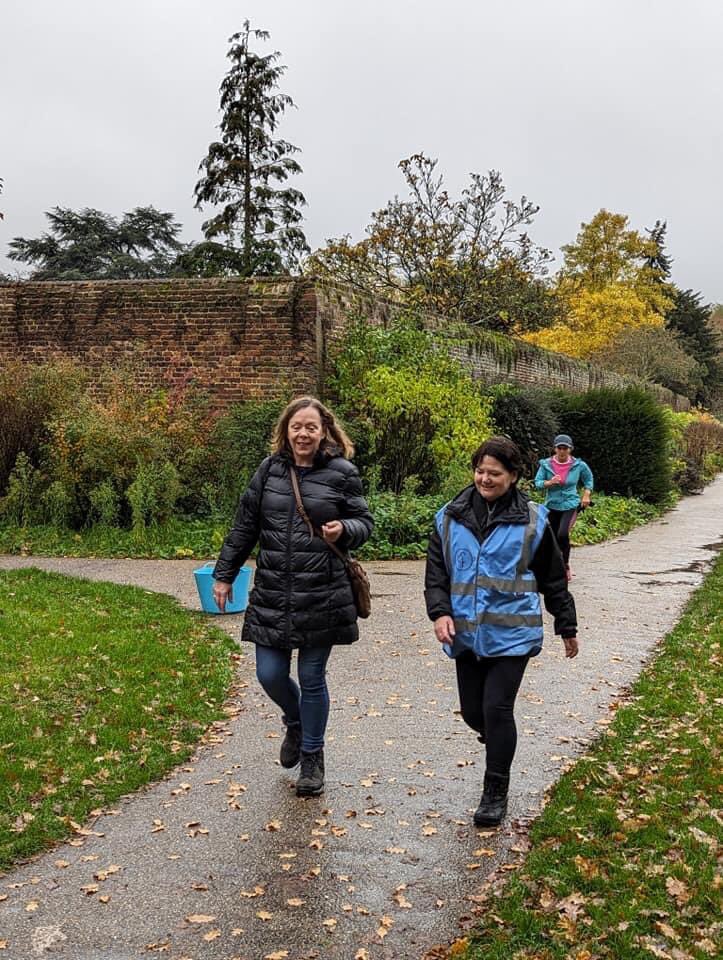 This week at Canons Park - a bit of a wet one, but that didn't deter 125 runners, joggers, walkers and volunteers. We're here rain, hail or shine! Come join us some time - you'll never be left behind - we have a tail walker volunteer whose job it is to come last! #loveparkrun