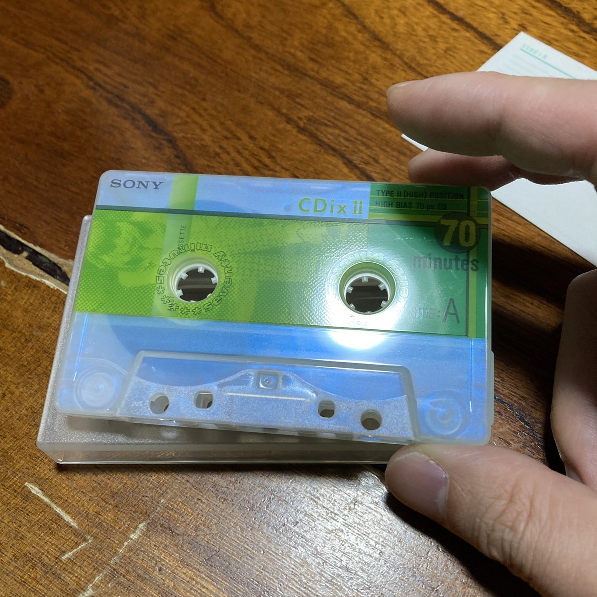 NabeSun_E's tweet photo. CDix IIの方を1本開けてみます

スライドインケースはソフトケースになっていて、MDのケースにみたいですね🙄
ただ、ラベルはケース内にしまえません…

バッテリー・セービングメカと称した低摩擦メカになっているそうで、指でハブを回した感じはかなり軽い感触ですね👀 https://t.co/iWsKwHKrD0