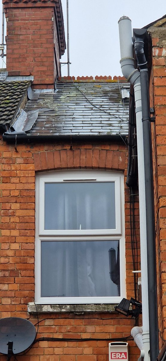 SStorm2912's tweet photo. @placesforpeople one of your properties managed by Touchstone. Not only dangerous but could cause damage to the property next door. https://t.co/E2TTR7G3oY