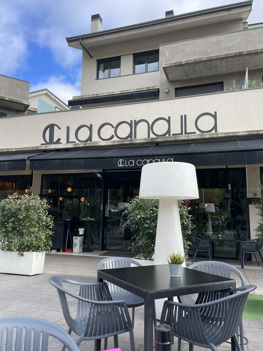 ketoconoscar's tweet photo. Y hoy en “Comiendo Keto fuera de casa”: Restaurante La Canalla Pozuelo. 
Primero: Ensalada con queso de cabra.
Segundo: Churrasco con chimichurri.
#keto #ketodiet #ketofueradecasa https://t.co/cC30bNFMMr