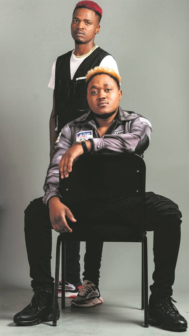 Prince_Guap057's tweet photo. Why is 2point1 not trending? Hape die bros van mei ba venne record of the year ka Stimela gane dintshang π€πΎπ€πΎπ€πΎ #FreeStateTwitter SAMAs https://t.co/lvQe5dkUn8
