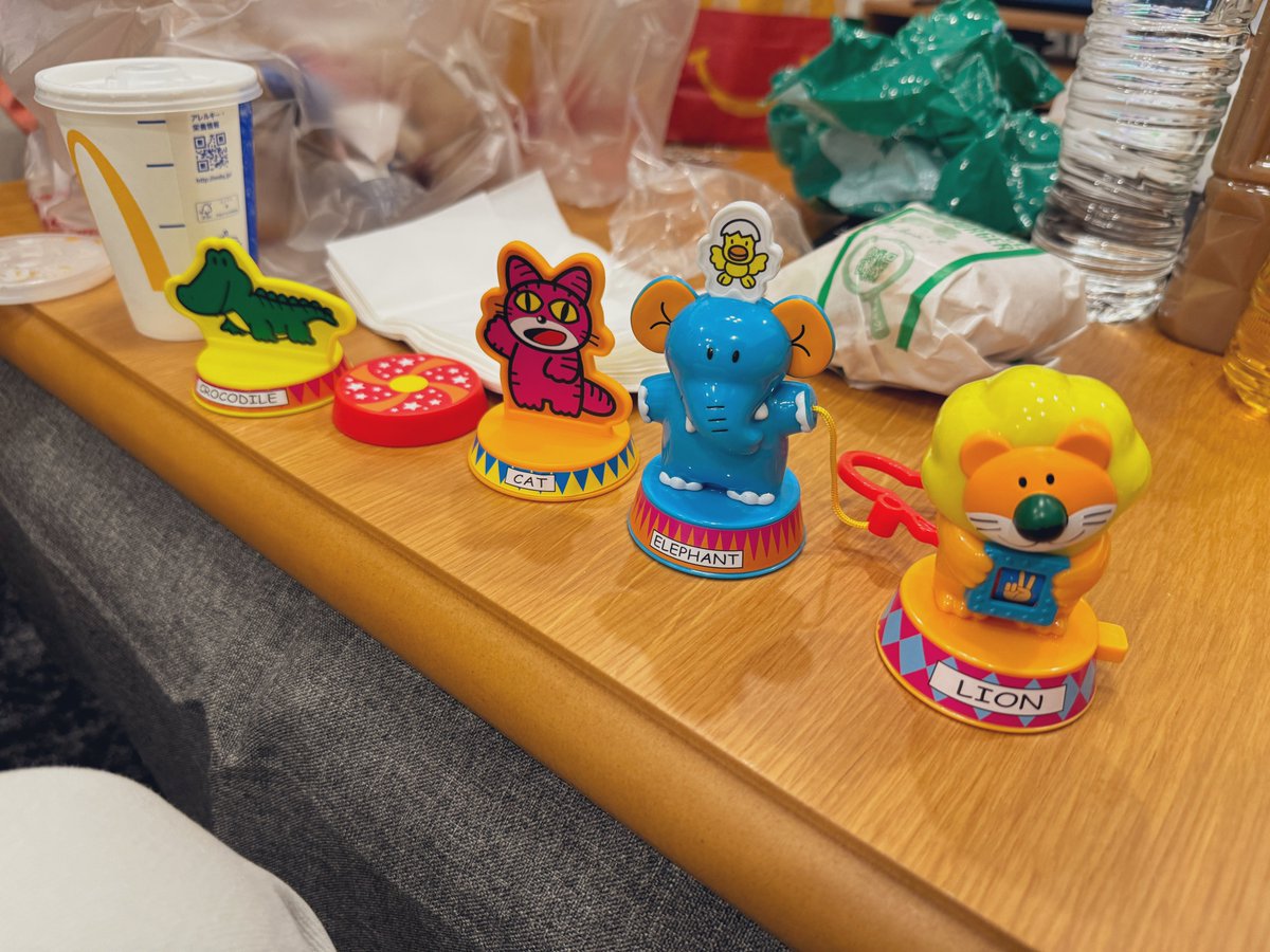 マック食べるゾウ🐘 #マクドナルド #青いマックの日 #フィッシャーズ