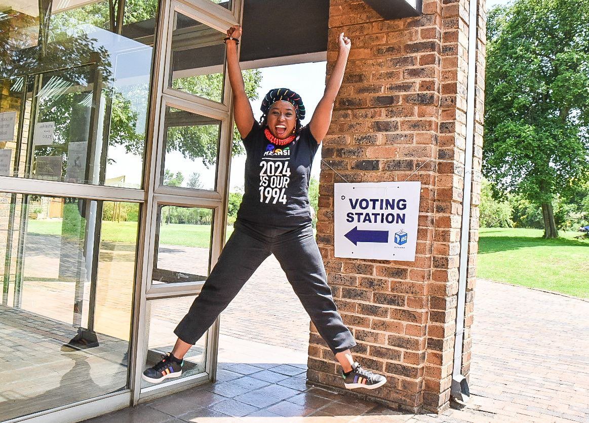 RakgadiWama2k's tweet image. @Rise_Mzansi these are my faves of the week 😊🫡✊️ 

That one of @VuyiswaRamokgop probably going to my wallpaper 🫢😊

Incase you are wondering, being on the streets is everyday mandate for our Leaders! 

#WeAreLed by #RiseMzansi because #2024IsOur1994 therefore #WeAreVoting