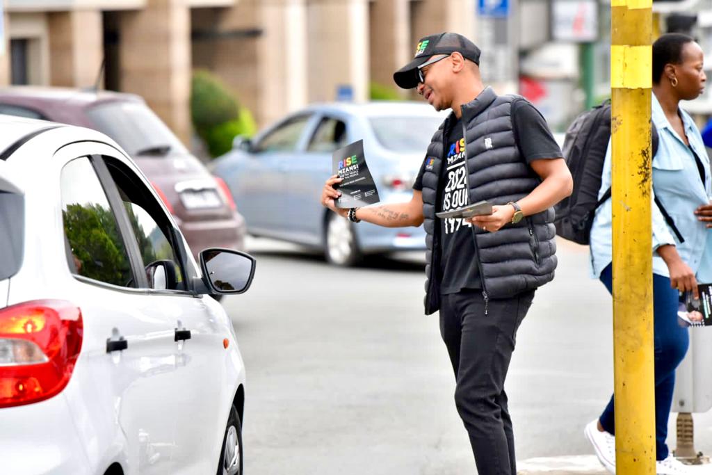 RakgadiWama2k's tweet image. @Rise_Mzansi these are my faves of the week 😊🫡✊️ 

That one of @VuyiswaRamokgop probably going to my wallpaper 🫢😊

Incase you are wondering, being on the streets is everyday mandate for our Leaders! 

#WeAreLed by #RiseMzansi because #2024IsOur1994 therefore #WeAreVoting