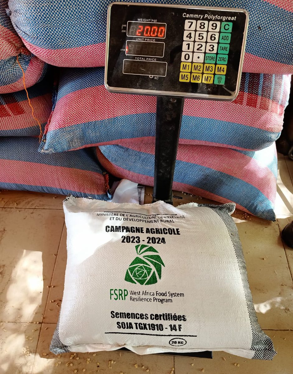 elhadjham's tweet photo. Grâce à l'appui du @GouvTg à travers le #FSRP piloté par le #MAEDR, les paysans de la Région des #SAVANES du #TOGO ont bénéficié des semences de #Soja pour la campagne agricole 23/24. L'apport permettra à chaque ménage de pouvoir améliorer sa qualité de vie agricole. @BM_Afrique https://t.co/WcaceA7Pqp