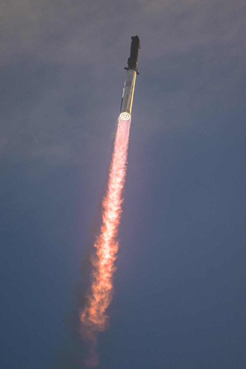 dsjCN's tweet photo. @elonmusk @INUStoken Pay tribute to your unremitting efforts to create multiple planets for many years.Your multi-planet $INUS has officially set sail.Let dogs live in multiple planets https://t.co/vfehTKR8OJ