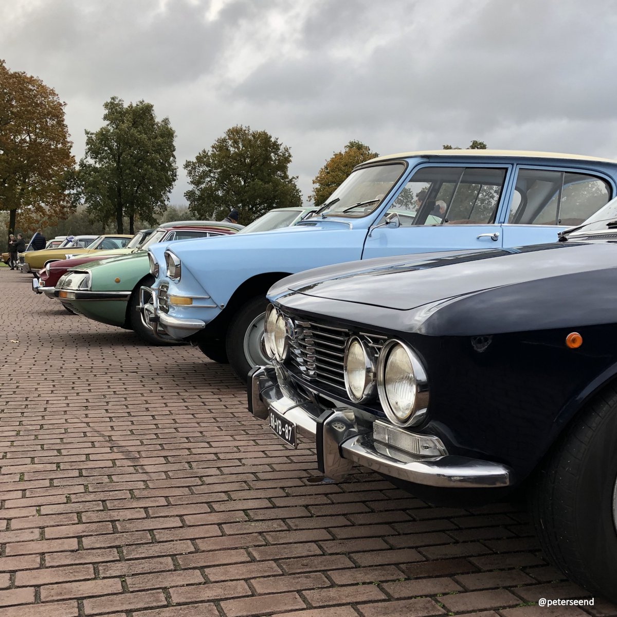 Fijne zondag! 

#alfaromeojunior #ami6 #citroensm #mgbcoupe #autotron #mooiopdeweg