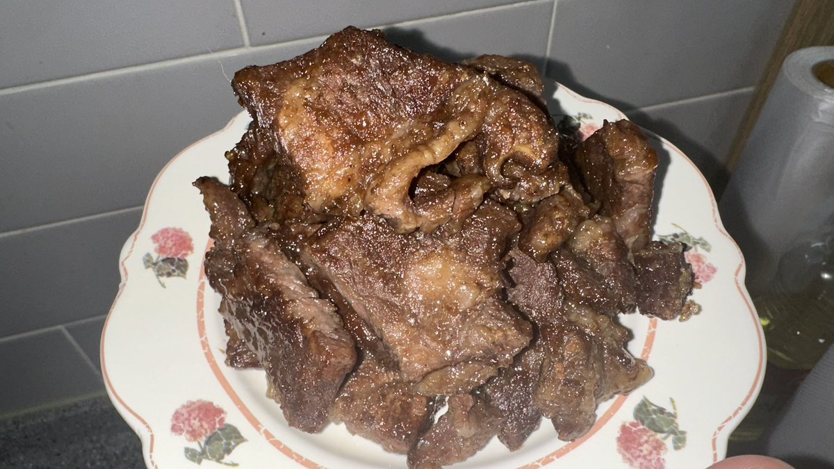 23.11.18 창조's birth party the end
1. 연습실에서 창조형 닮은 벨리곰 케이크 깜짝 파티 해주기 성공! (내가 직접고르고 선물했지롱요😝)
2. 무대 끝나고 대기실에서 댄서 샷 
3. 난 영원한 창조형 1호팬
4. 오늘 먹은 창조형의 마지막 엘에이갈비..😢