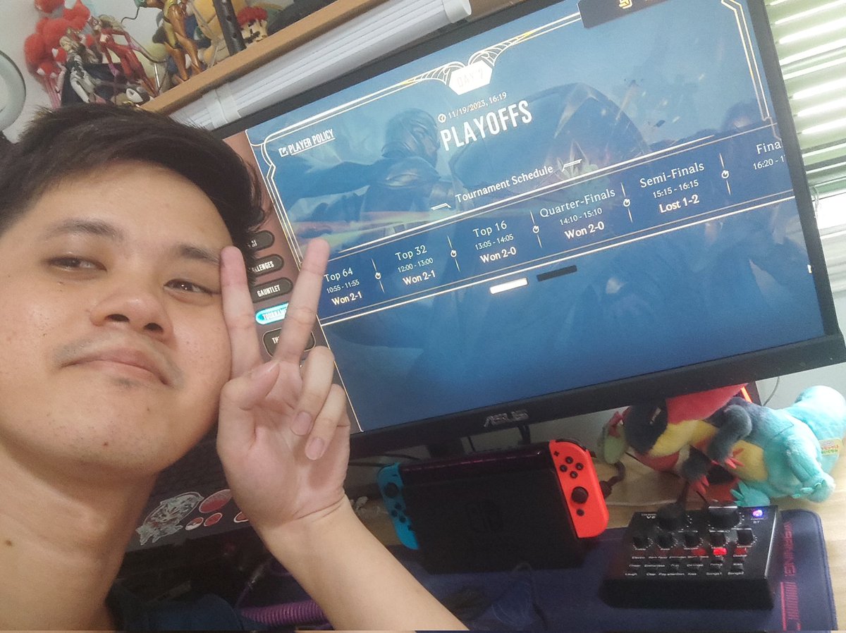 BanditKeithLoR's tweet image. Out at Top 4. It was the furthest I've ever gotten so here's a selfie of my exhausted face. Special thanks to @CaptSarahRed for the peptalk and @MegaGoofball for the Gwen Sejuani deck. I was expecting to get eliminated round 1 and now I have $250 dollars lmao.