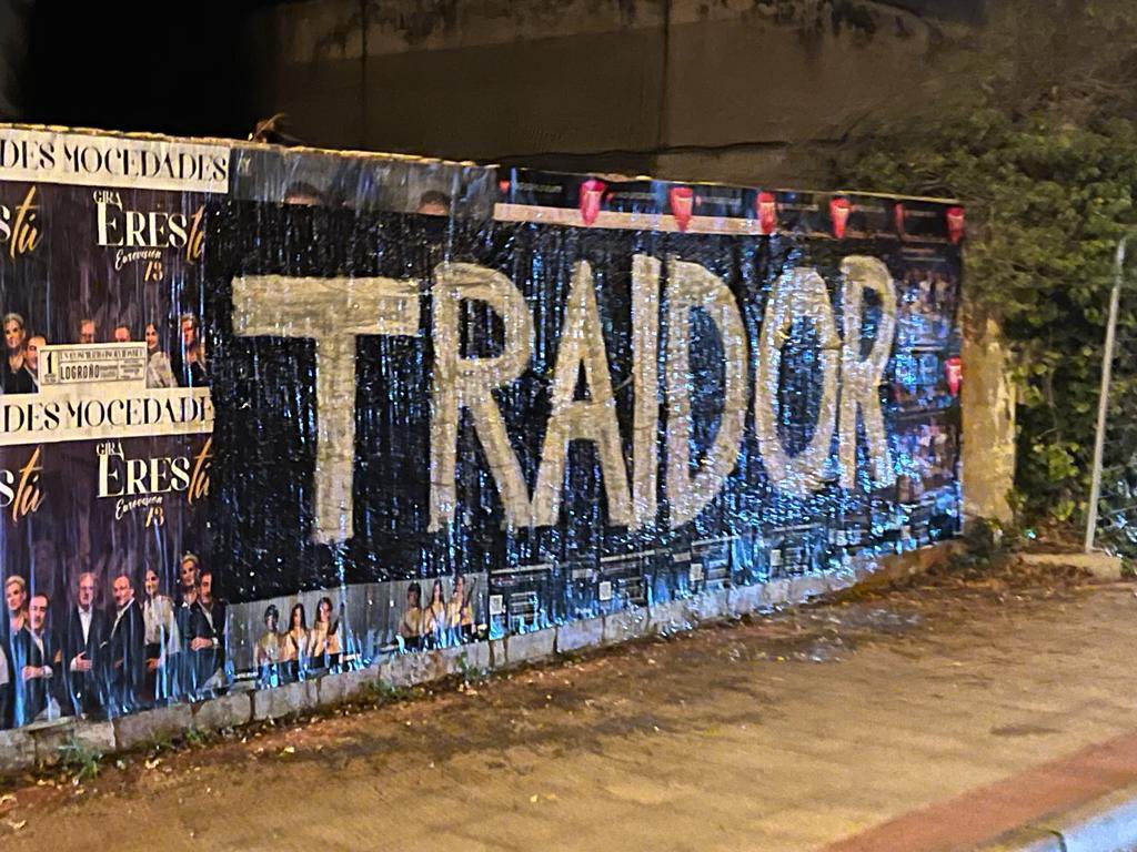 Visto anoche en Logroño capital.

#SanchezTraidorFueraDelSiĺlon
#SanchezHijodeFruta