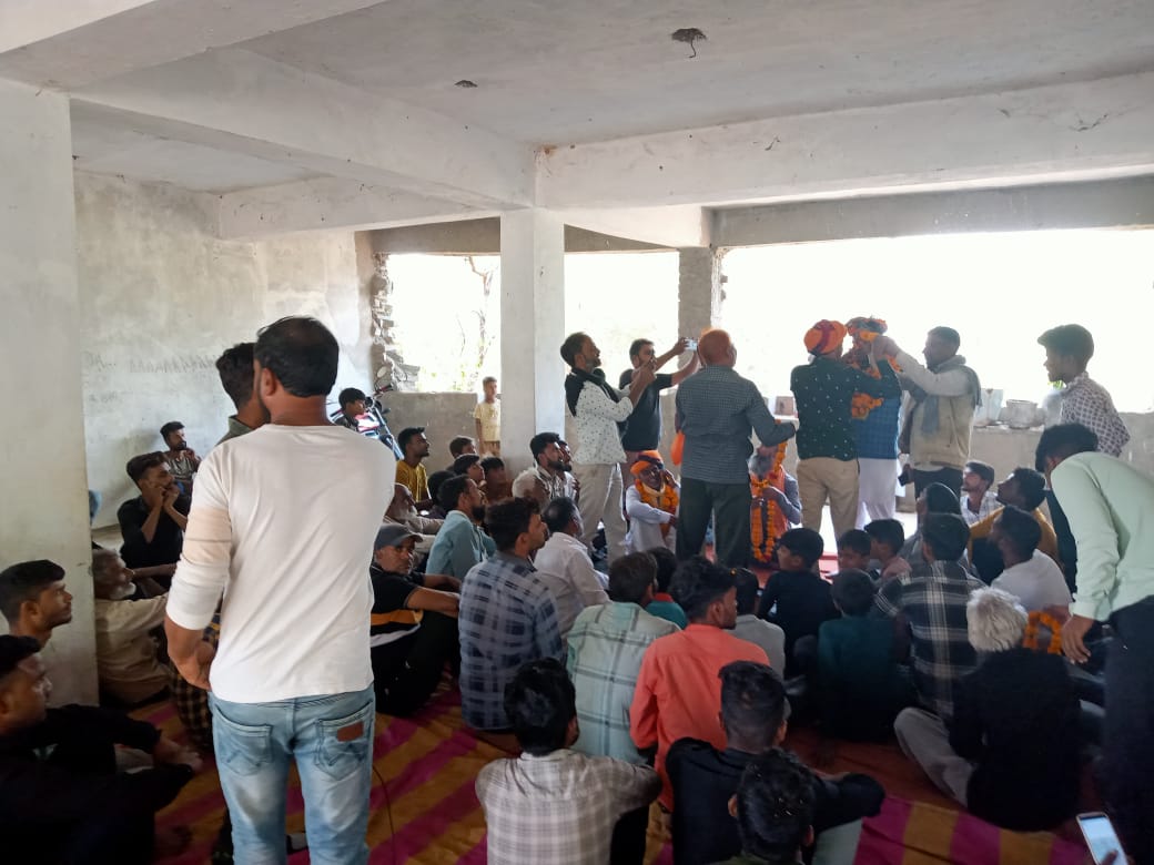 आज रघुनाथपुर गांव में जनसम्पर्क कर देवतुल्य जनता का आशीर्वाद लिया । आपके स्नेह , समर्थन और सम्मान के लिए हार्दिक आभार !

#जनसंपर्क #अनंदीराम #RLP #Rajasthan #Kapasan #Anandiram #Election2023 #ASP #RLP #RashtriyaLoktantrikParty #राष्ट्रीयलोकतान्त्रिकपार्टी #रालोपा #कपासन #विधानसभा