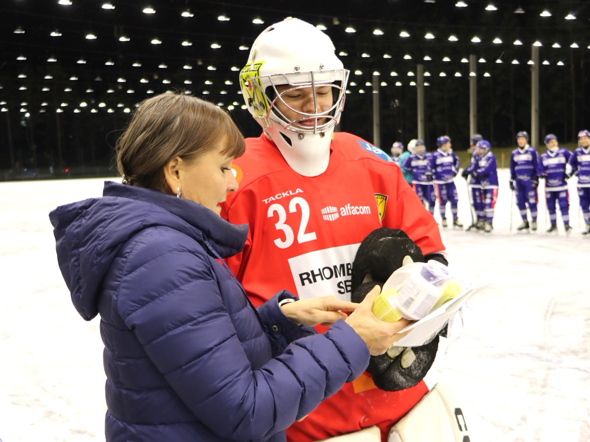 Jääpallon SM-sarjakausi hurahti käyntiin Hesassa 18.11. ottelulla Botnia–Kampparit. Kotivoitto 6–0. Mikkeliläisiä ei auttanut, vaikka Olli Rehn oli paikalla avauslyönnin suorittajana. Botnia kohtaa tänään Veiterän. Botniasta palkittiin Markus Kumpuoja, Kamppareista Iivo Korhonen.