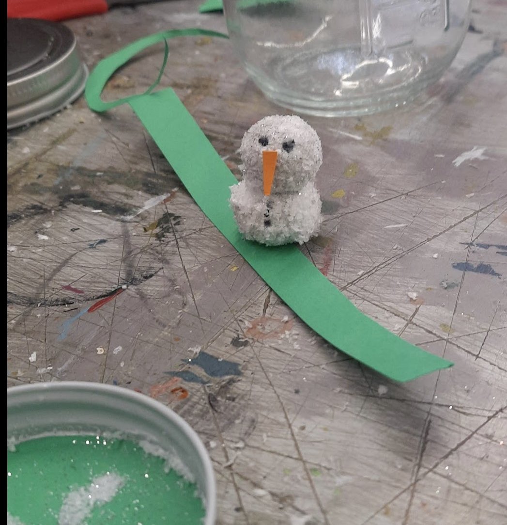 A very busy Christmas crafting session yesterday afternoon! ❄️⛄️ Thank you to Marta &amp; Ellie for hosting ☺️

#iloveboarding #creative #artsandcrafts #christmas #christmasdecorations #weekendactivities #york #boothamschool #ukindependentschools