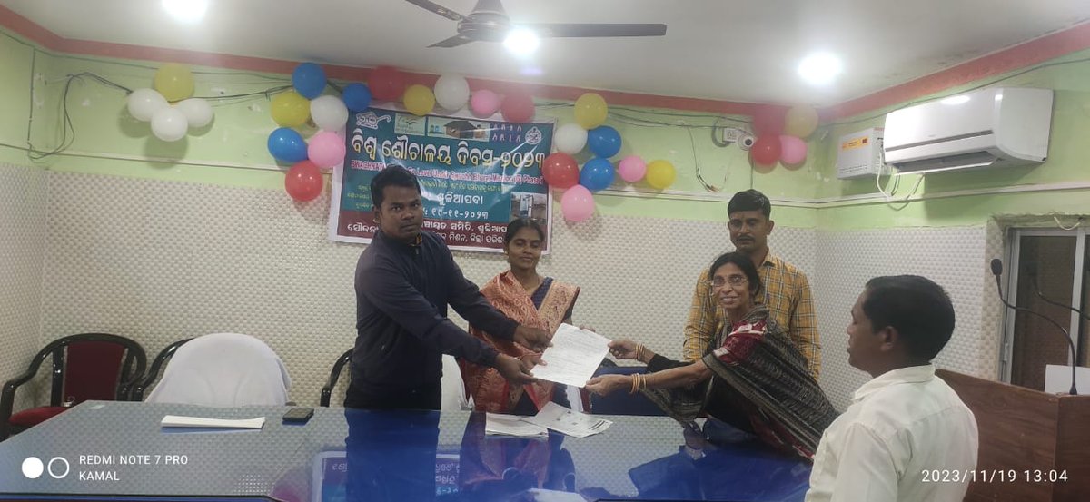 ZP_Mayurbhanj's tweet photo. Observation of world toilet day and distribution of LoP in Suliapada block #PRdepartment https://t.co/TNk6tuuXjL