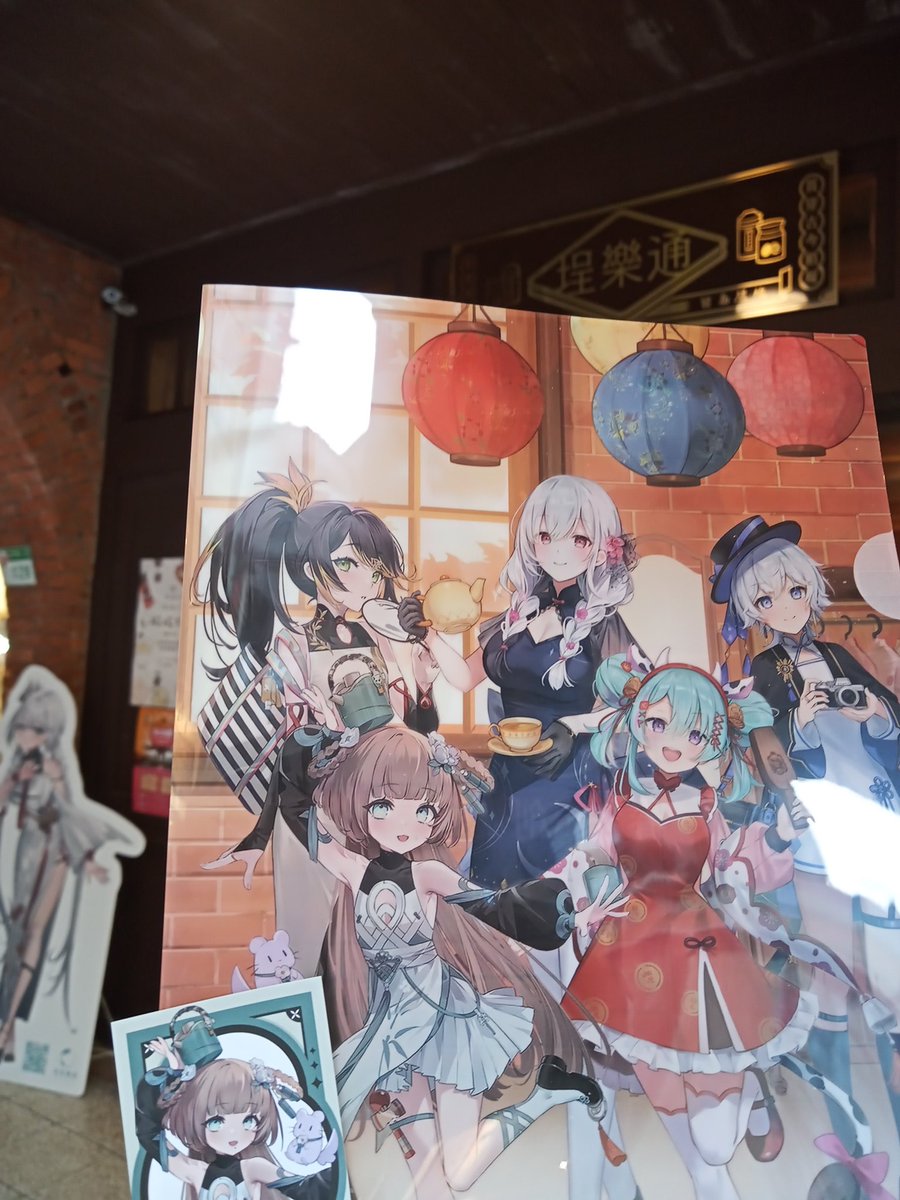 LuckyRecorder's tweet photo. 能看到現代的Vtuber和古老的傳統老街融合在一起，有一種新奇感呢！今天也收穫了一雙超可愛的竹筷子，最後也有來埕樂通拿到學姊和其他成員的資料夾，超充實的啦~~
#春魚秋穫季 https://t.co/sucZlJiaEg