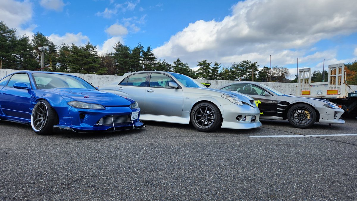 garage_aoki's tweet photo. ドリフト祭り、無事に終了しました＼(^o^)／

参加台数がヤバす���て、20年前とかの盛り上がりを思い出した🤣

そして知る人ぞしる変態行動を準備するも、ビーチク千切れそうになって失敗(￣▽￣;)
そのうち変態竹本君がリベンジするので期待しててお待ちください(笑) https://t.co/vDQgYwR0yb