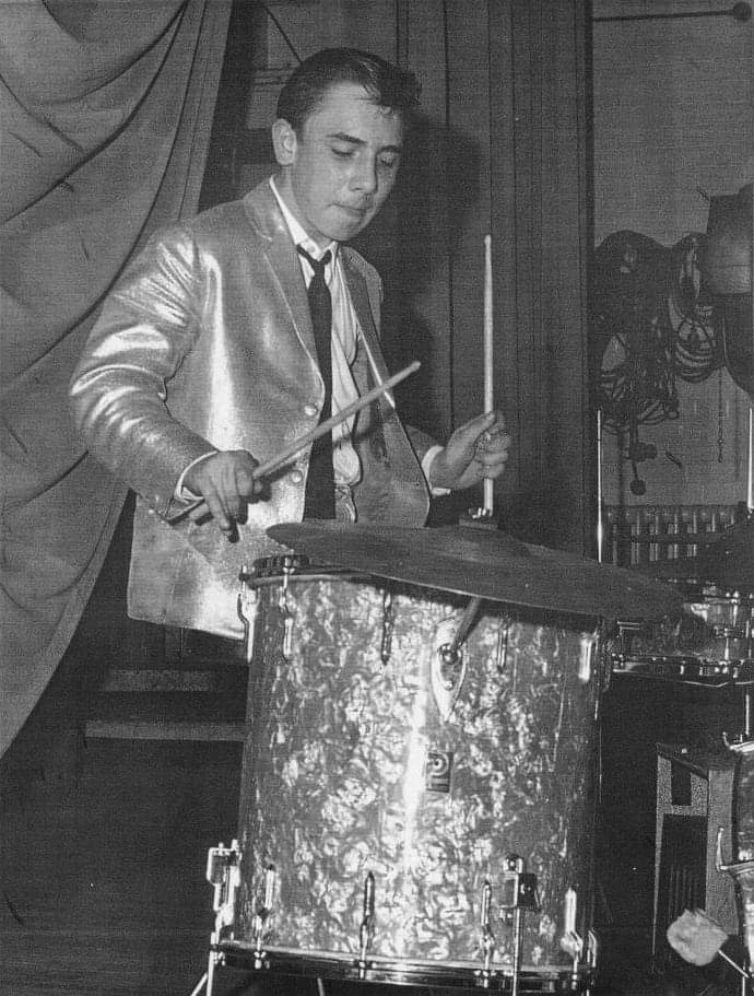 17 year old Keith Moon, 1963 🌺 drumming with The Beachcombers