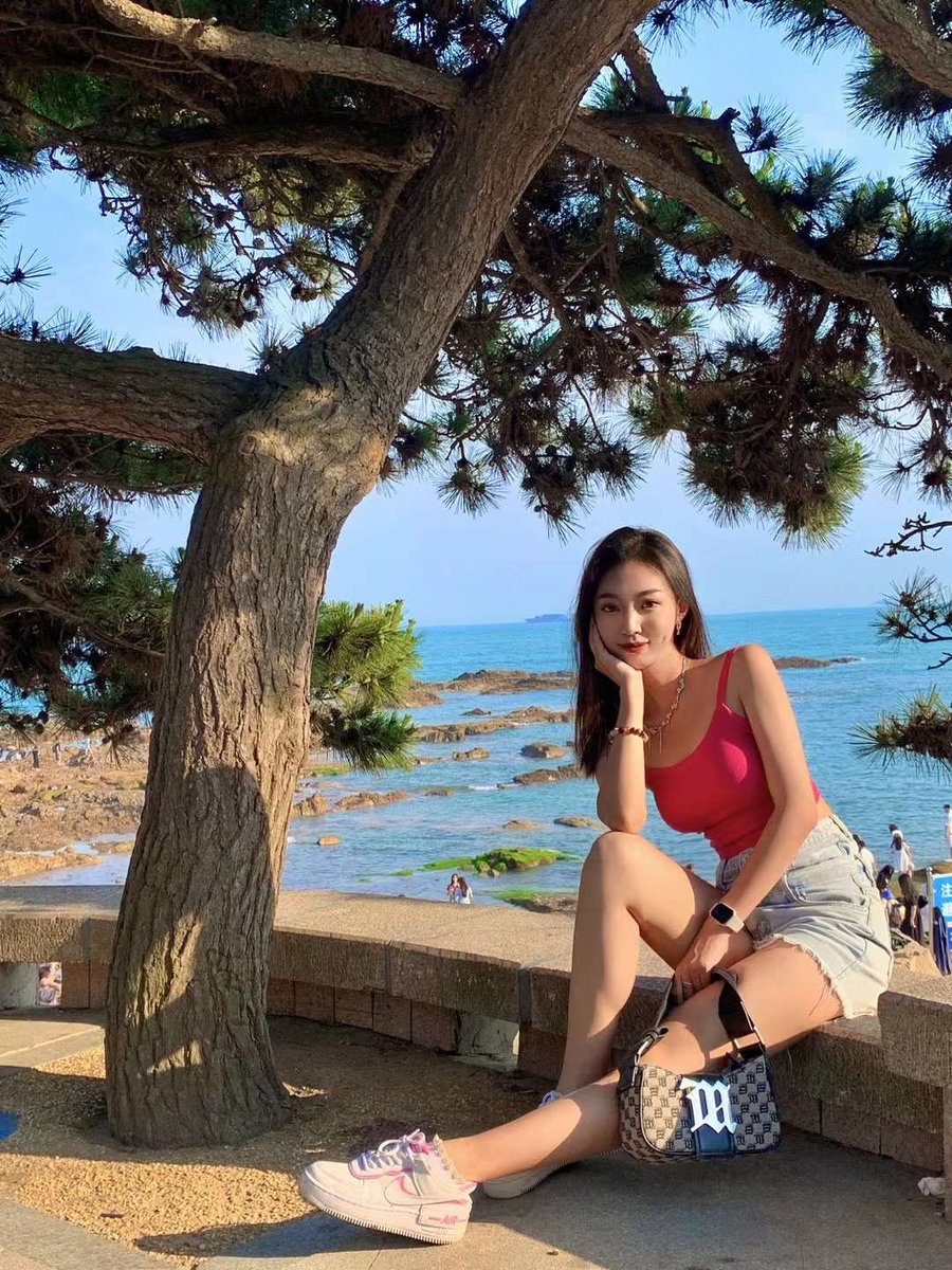 bidu50931327492's tweet photo. @nskaamam 22岁的可心婊子主动要求曝光，渴望多人轮奸意淫，请各位掏出鸡巴尽情蹂躏她的骚穴 https://t.co/1HuiJ2bB2J