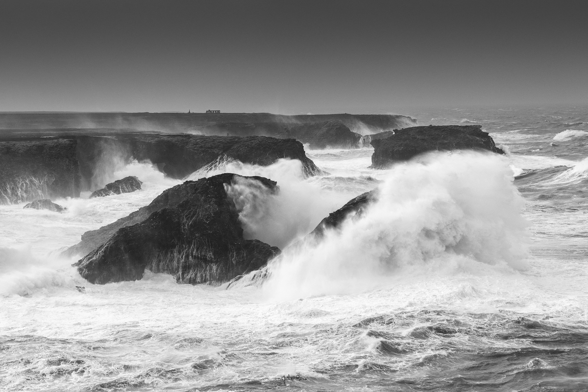 mathieurivrin's tweet photo. 𝐓𝐄𝐌𝐏𝐄𝐓𝐄 𝐂𝐈𝐀𝐑𝐀𝐍 - Belle-Ile-En-Mer
La  tempête est passée fort sur l'île et les paysages ont pris une allure  dramatique avec une mer entièrement blanche et une lumière rasante.
𝑀𝑎𝑡ℎ𝑖𝑒𝑢 𝑅𝑖𝑣𝑟𝑖𝑛 https://t.co/3RcOa5tTWo