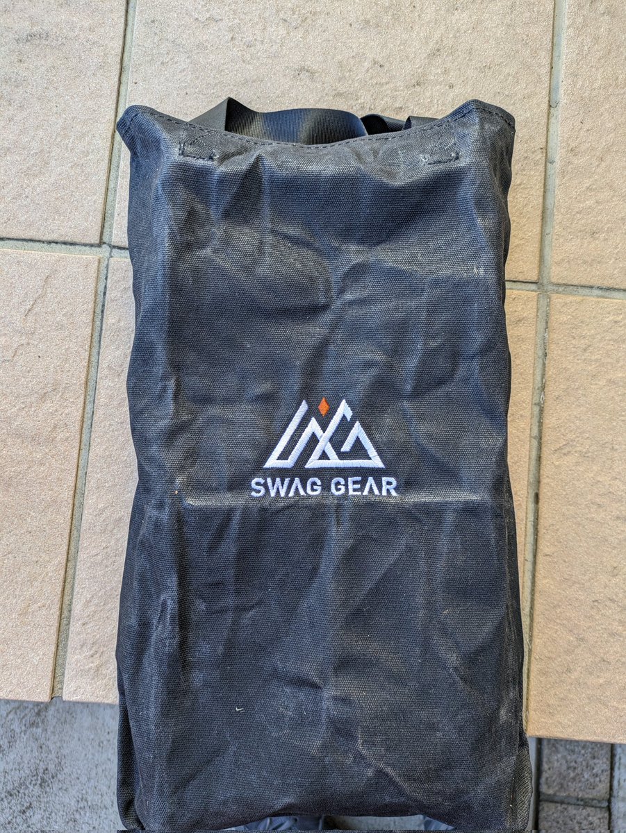 Good_Camp_'s tweet photo. 今年一番のヒット作！
swag gearの折り畳み薪割りスタンド！
愛用しているキンドリングクラッカー(小)と比較してみて、薪割りの性能は95点ですが、軽さ、携帯性、収納性で上回っています。ペグで固定できるのもいいです！
#キャンプ好き
#薪割り
#swaggear
#キャンプギア https://t.co/VOV3Zp1aZa