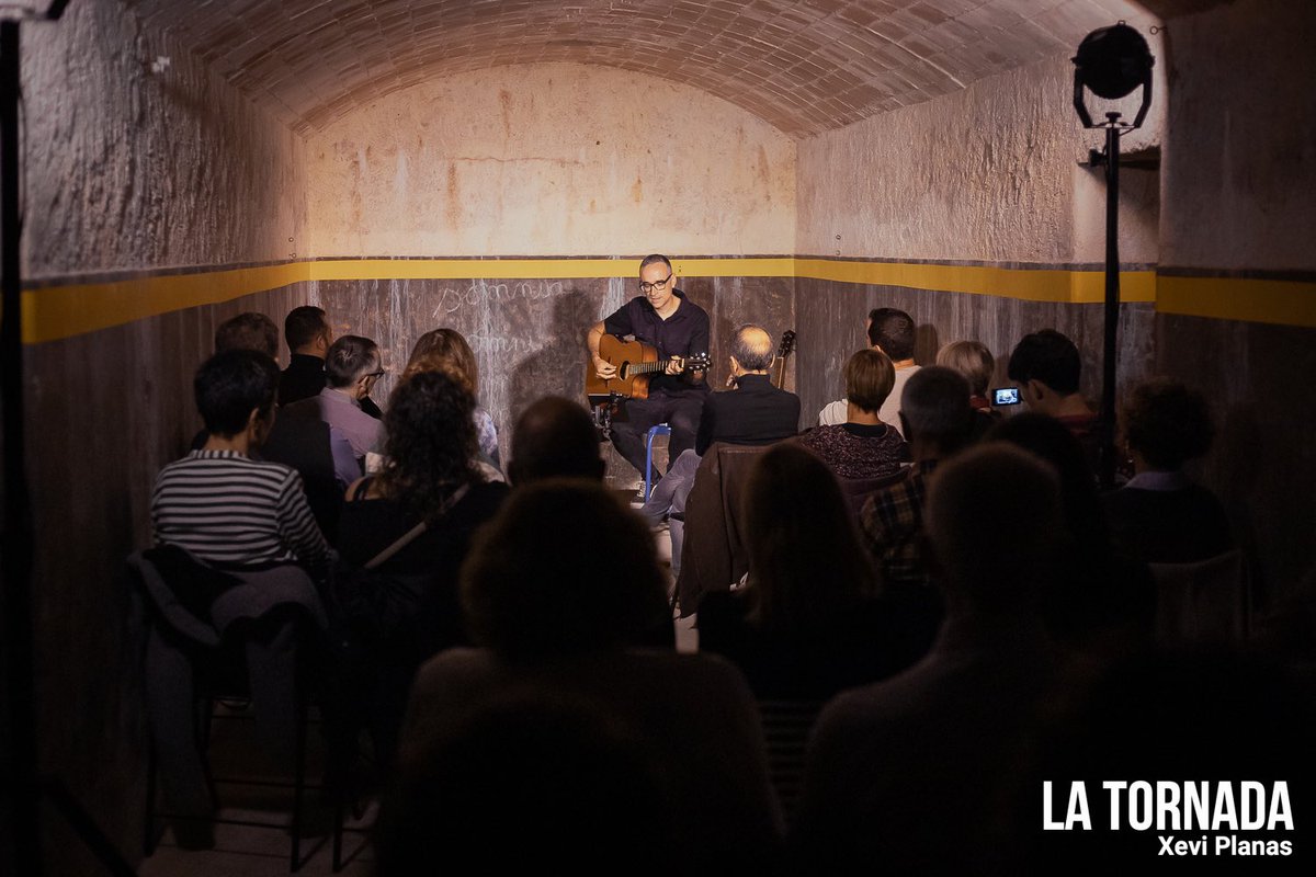 La_Tornada's tweet photo. El quart artista sorpresa dels Concerts a Cegues va ser…

⭐️ XAVI SARRIÀ ⭐️

📸: @xevi_planas_ https://t.co/bhn3eDjkU9
