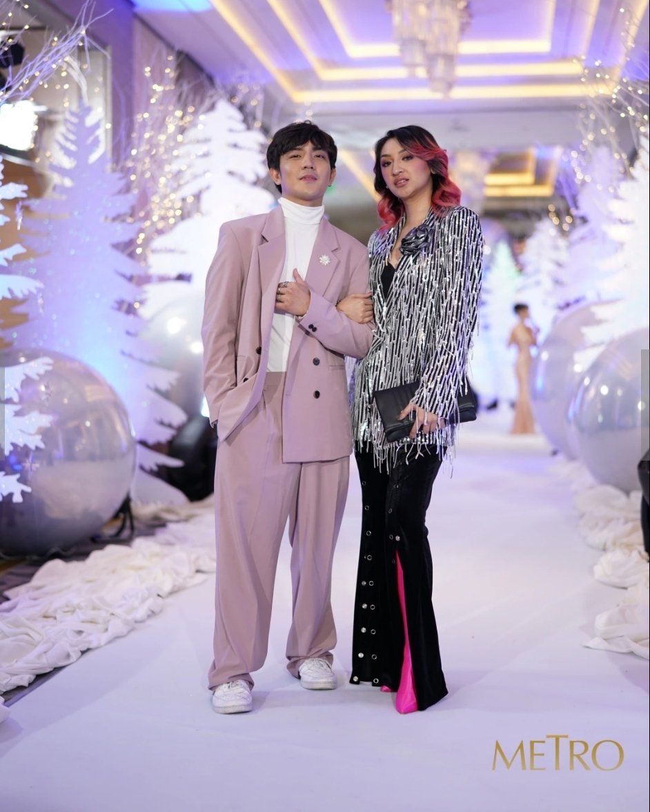 AteLils_RG's tweet photo. Waiting for fifth pic twogether from abscbn special events

STARALPHGAIL CHRISTMAS https://t.co/nJKZwmsUvu