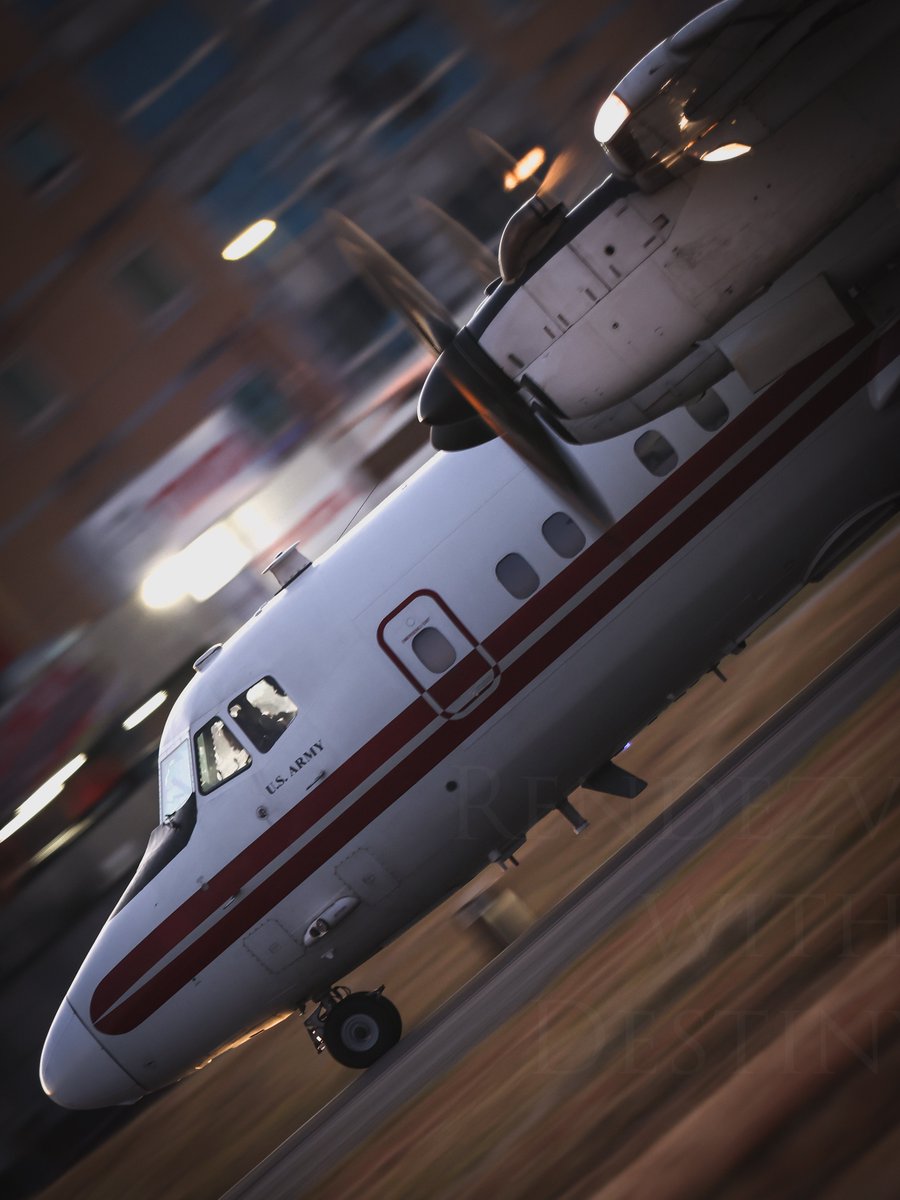 ジョイフルで買い物してたら…
怪しいのが👋

●US Army EO-5C（DHC-7）
　　　N177RA🇺🇸

【November 19, 2023; RJTY】