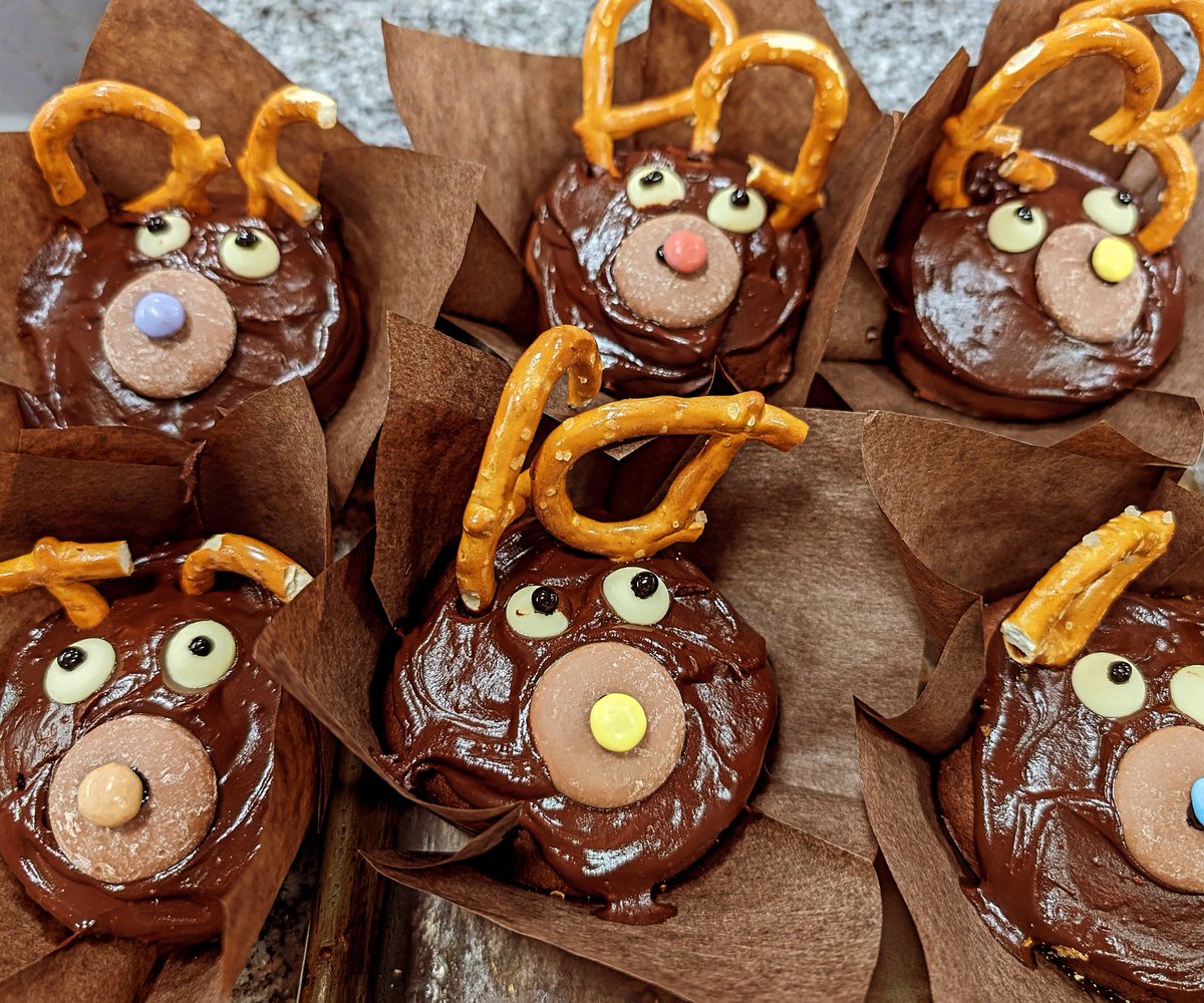 Christmas is coming! 🌲🎉🎁 And our introduction to hospitality students have made some cute little reindeer cupcakes 🦌🧁 #baking #cakes #students #christmas #chocolate