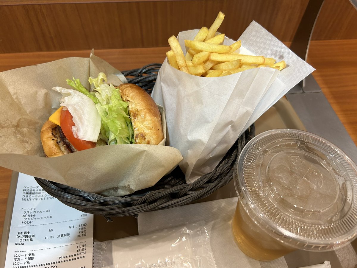 Burger_Research's tweet photo. 無事ラストベッカーズできました、明日月曜日なのにまさか柏まで行くとは思いませんでした笑　その内ブログでまとめます🍔✨
#ベッカーズ https://t.co/hxUjVi8d6p