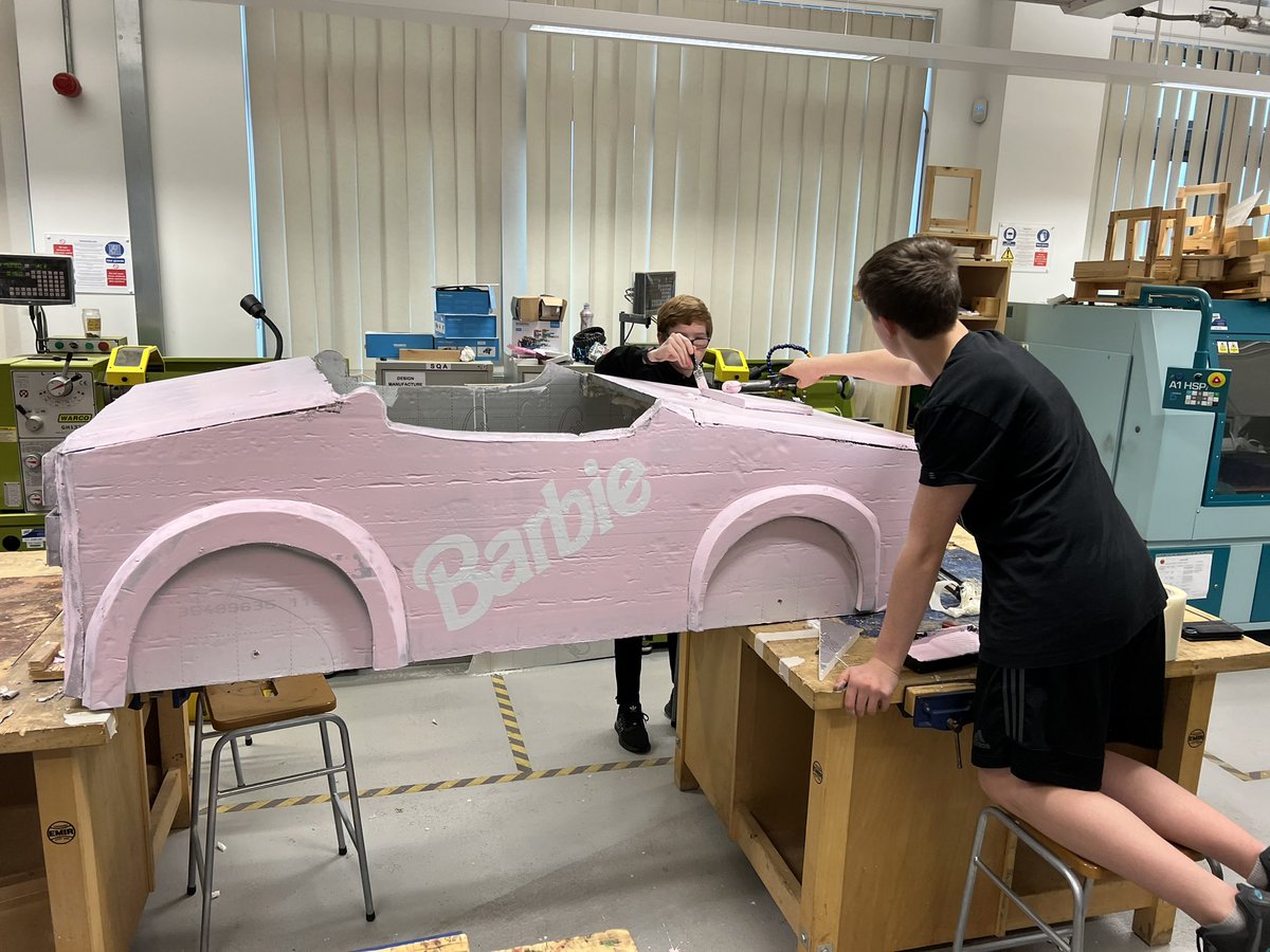 AngsYngEngrs's tweet photo. That was a a fun three weeks making a prop for Forfar Action Network (in secret) - to open the Xmas lights a their Xmas fayre this weekend #BrabieAndKen #SecretMission https://t.co/do8vodhWuj