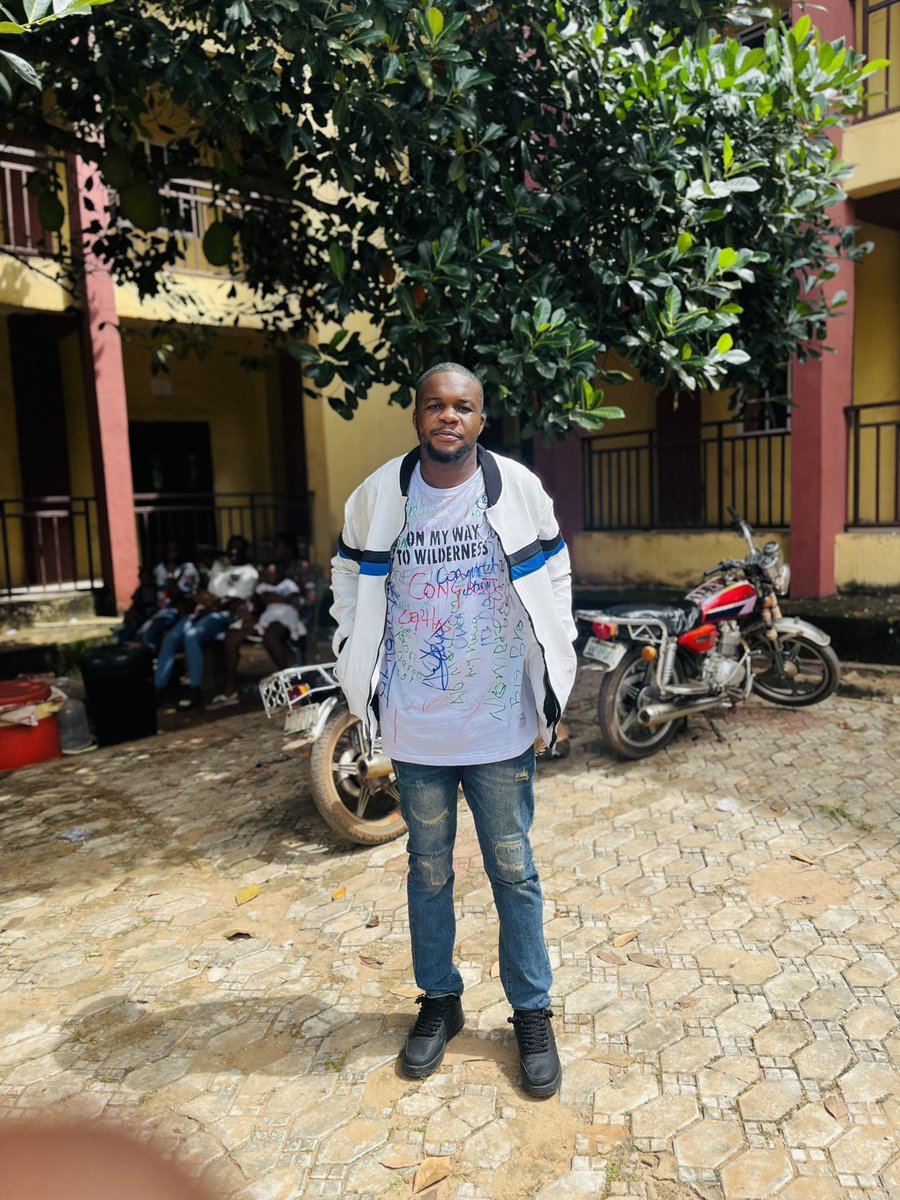 ichrisonuora's tweet image. Congratulations to me..
I don sign out .. I know my course mates and they know me.
#departmentalpresident.
#computer_engineer.