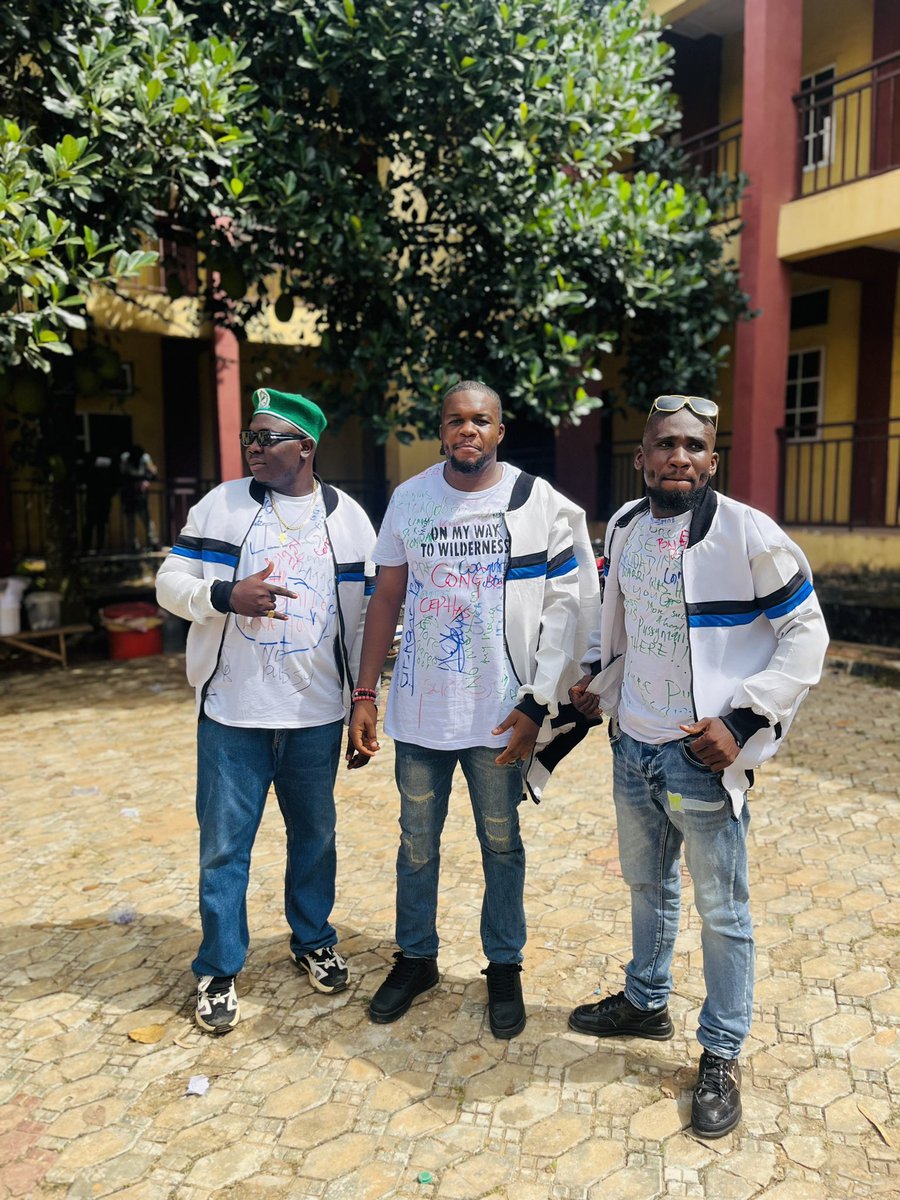 ichrisonuora's tweet image. Congratulations to me..
I don sign out .. I know my course mates and they know me.
#departmentalpresident.
#computer_engineer.