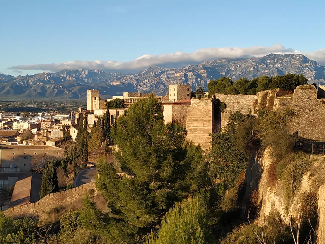 🏰 Explora la història de Tortosa a través dels seus baluards, muralles i fortificacions! La ruta et revela la imponent potència defensiva que tenia la ciutat.

📲 +info bit.ly/3mfLnbI

📷 <a href="/josep/">@josepr.bsky.social + @josep@mas.to</a>.miralles

#TortosaAunPas #terresdelebre #catalunyaexperience