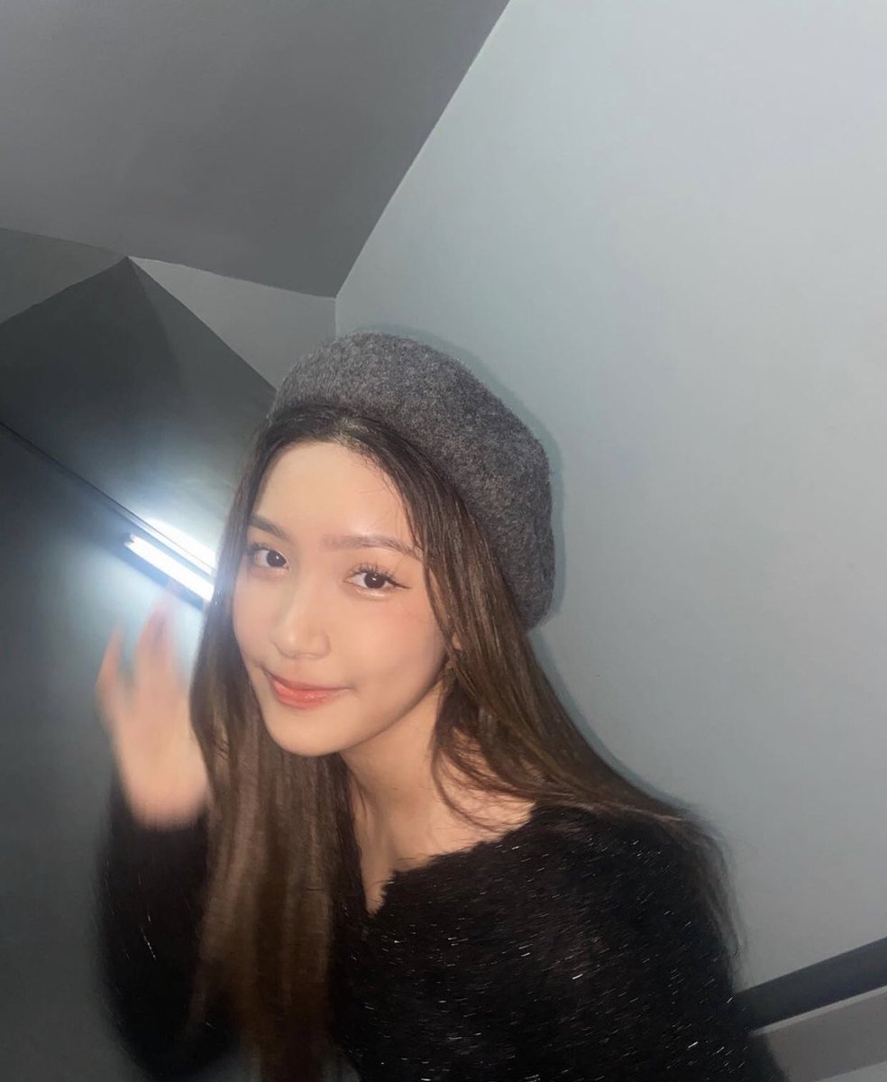 ㅤ
ㅤ 
[ 𝐌𝐚𝐧𝐠𝐨𝐞𝐧𝐝𝐢𝐩𝐨𝐞𝐫𝐨 𝐍𝐞𝐰𝐬 ] 

Jeian &amp; Florence were spotted at Olympic Hall, Seoul today to support <a href="/BagasMusic/">OFFICIAL BAGAS 🌹</a> 𝕭𝐀𝐆𝐀𝐒 Korean Debut Showcase #FromNineteentoTwenty  
ㅤ
ㅤ