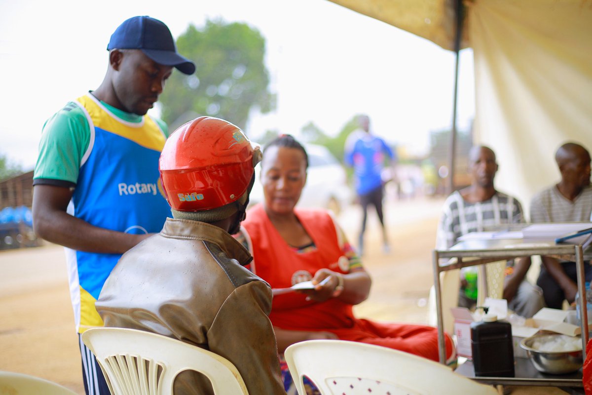 RotaractClubVU's tweet image. We are off and running our Health Bytes for Nsangi zonal project is on. Our DRR @PrincessPrude is visiting us here.

We are doing polio immunization 
Blood Donation 
Child vaccination 
Mental health awareness 

#DRRsVisit
#D9214
#CentralZone2 
#TuliNaawe
#mybrotherskeeper