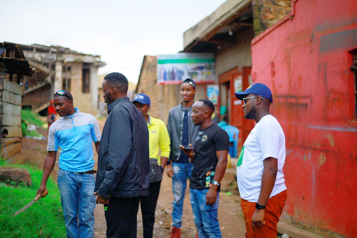 RotaractClubVU's tweet image. We are off and running our Health Bytes for Nsangi zonal project is on. Our DRR @PrincessPrude is visiting us here.

We are doing polio immunization 
Blood Donation 
Child vaccination 
Mental health awareness 

#DRRsVisit
#D9214
#CentralZone2 
#TuliNaawe
#mybrotherskeeper