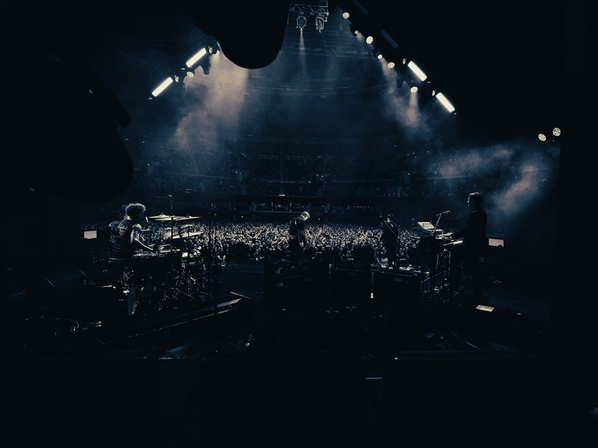 qotsa's tweet photo. GLASGOW ⚡️ 
#TheEndIsNero 

📷 Andreas Neumann https://t.co/bvCSRvhryF