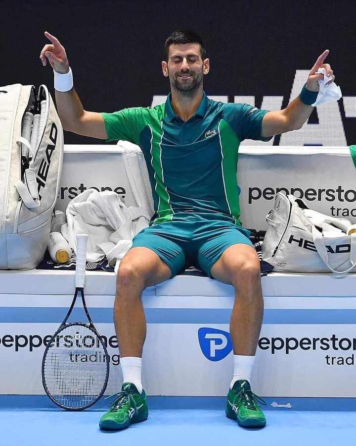 Ultimo_Samurai_'s tweet photo. Oggi #Djokovic giocherà di fatto contro Sinner e contro tutto il pubblico presente alla #NittoATPFinals 
Un campione unico, il più grande tennista della storia del tennis, uno che tifa Milan, che parla l’italiano meglio di tanti italiani, che dona più di 1 milione di € agli ospedali italiani, che di notte porta pasti caldi e coperte ai senza tetto di Belgrado nonostante lui in Serbia sia Dio.. eppure odiato e fischiato da una massa di coglioni. Roba da pazzi.