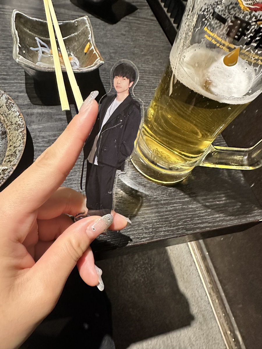 osugi422's tweet photo. 初エコパアリーナ。アリーナ席で近くて死んだ。ビールと浜松餃子食べる。
慶ちゃんが今日みんなのSNS見てるって言ってた
#小山さん　の呼び方するのはシゲ担
#NEWS20th 
#NEWS_EXPO https://t.co/4PtRM98DdJ