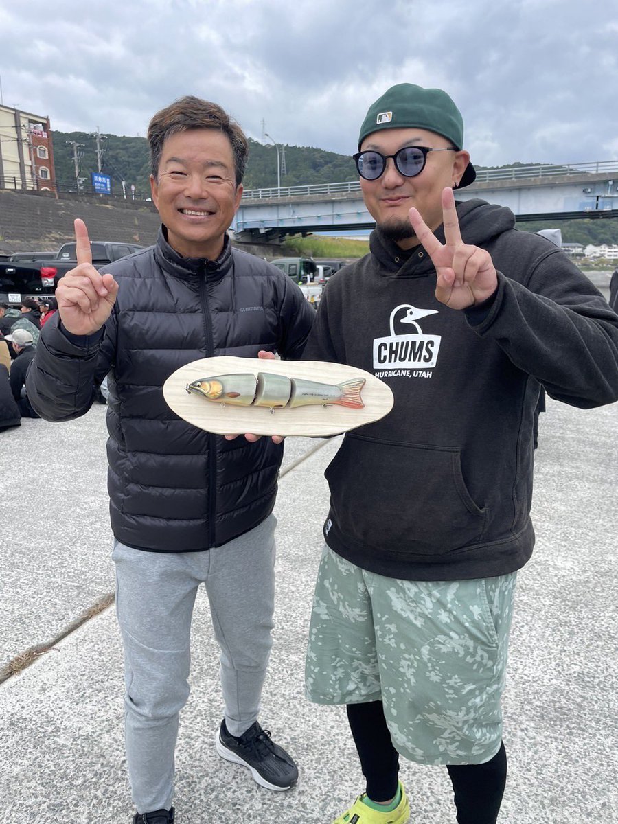 dress52's tweet photo. アングラーズパーティーin薩摩川内。
スプラット140sfで87㎝のランカー。
参加者130人越えの中で優勝してきました‼︎
大会運営の皆様に感謝‼︎ https://t.co/wFD3pCW32D