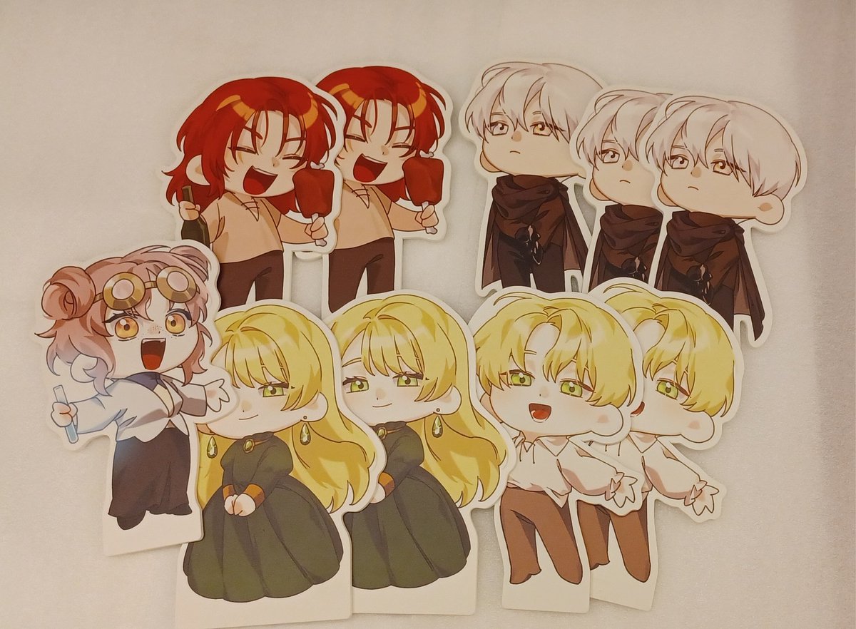 혹시 사진상의 테이블 스탠드 원하시는 분이 계시다면...
6시 45분까지 직접 수령 가능하신 분에 한해 멘션 주셔도 좋습니다✨️