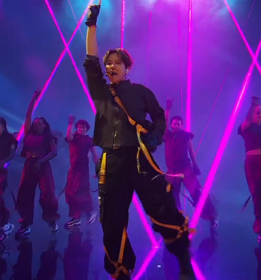 hanninpi's tweet photo. También me encanto que le hicieran a Baekhyun la ropa que EZREAL uso en el MV de "PARANOIA" (Heartsteel)

Detalles que valen la pena apreciar 🫶

BAEKZREAL IS HERE
#BAEKHYUNWorlds2023
#백현 #BAEKHYUN @B_hundred_Hyun @weareoneEXO https://t.co/49AXNtB80Z