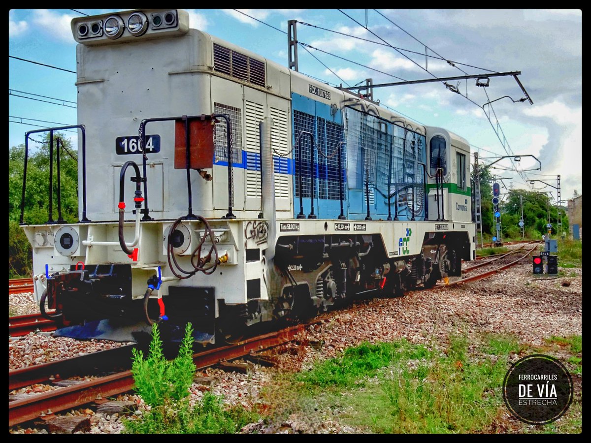 ffccviaestrecha's tweet photo. La 1604 de Convensa, en la estación de Sotiello, el verano pasado..en la renovación de la línea de Laviana.
#ferrocarrilesdeviaestrecha #feve #anchometrico #viaestrecha #trenesdetrabajo #convensa #sotiello https://t.co/efFJC3B1sB