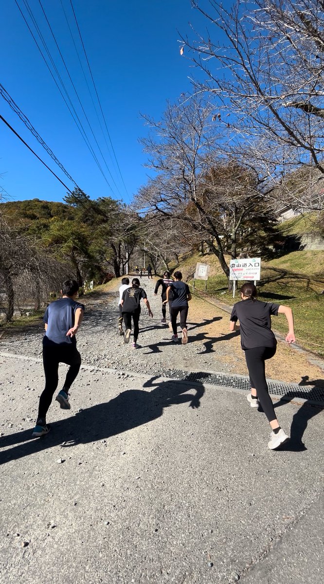 CORSA_AC's tweet photo. 今日練習は宝登山山頂までの往復ラン
冬季練らしくなってきました😊 https://t.co/1FY0J06HaK