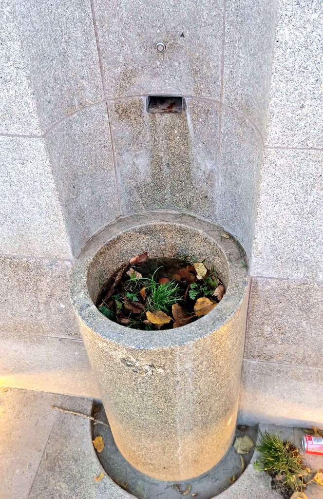 salcedista's tweet photo. Grazas, Ethel e Jácome por tremendas obras en Ourense.

Aquí o estado da fonte termal "símbolo"  que tan importante era para ourense, segundo palabras da Conselleira. A verdade é que si que é o reflexo do termalismo en Ourense. https://t.co/aVwVgLf0iM
